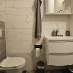 Lara *