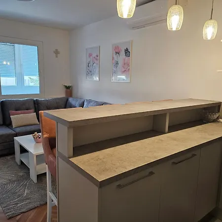 Apartment Lara *