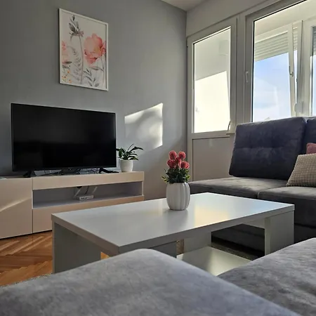 Apartment Lara *