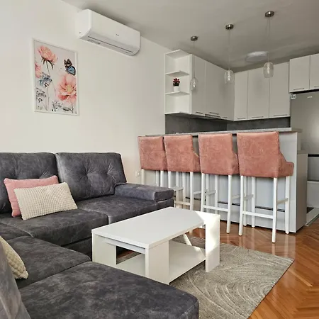 Apartment Lara